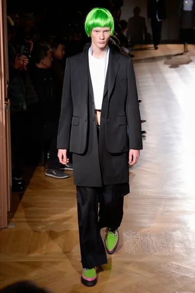Look 18